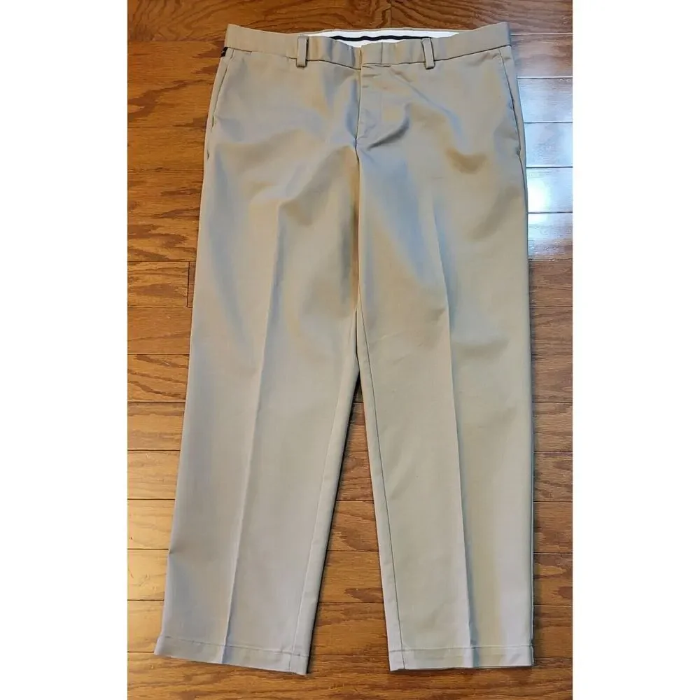 Dockers Men's Pants Size W36 L30 Classic Fit Flat Front Stain Defender Chino